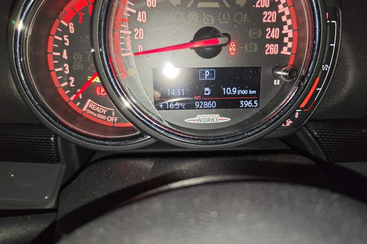 Used MINI JCW CLUBMAN 2017 2.0T JOHN COOPER WORKS Geek Odometer Close Up