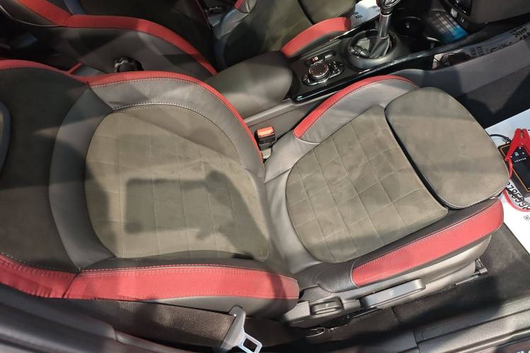 Used MINI JCW CLUBMAN 2017 2.0T JOHN COOPER WORKS Geek Right Front Seat