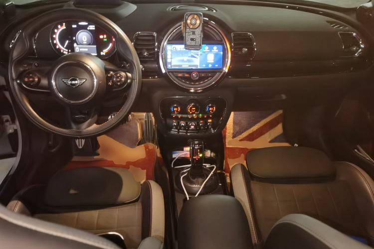 Used MINI JCW CLUBMAN  Center Console