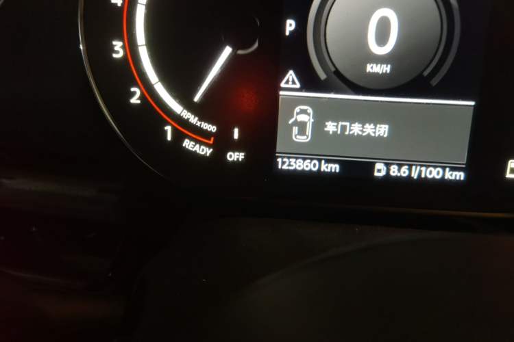 Used MINI JCW CLUBMAN  Odometer Close Up