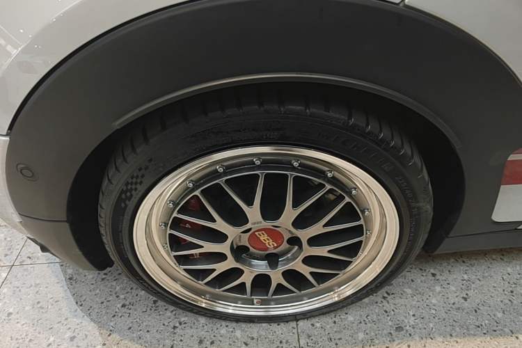 Used MINI JCW CLUBMAN 2020 2.0T JOHN COOPER WORKS ALL-IN Left Front Wheel Hub