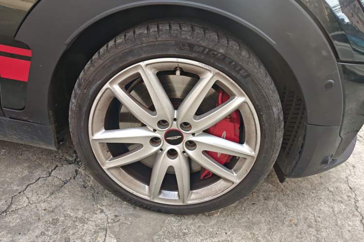 Used MINI JCW CLUBMAN 2021 2.0T JOHN COOPER WORKS ALL-IN Right Front Wheel Hub