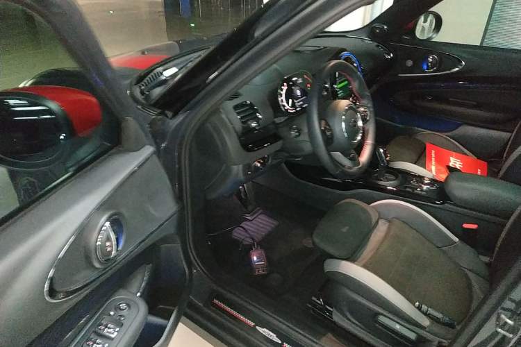 Used MINI JCW CLUBMAN 2021 2.0T JOHN COOPER WORKS ALL-IN Interior 3