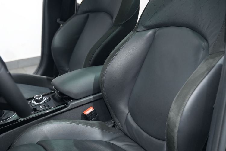 Used MINI JCW CLUBMAN 2022 2.0T JOHN COOPER WORKS ALL-IN Interior 4