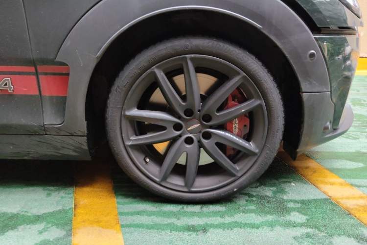 Used MINI JCW CLUBMAN 2022 2.0T JOHN COOPER WORKS ALL-IN Right Front Wheel Hub