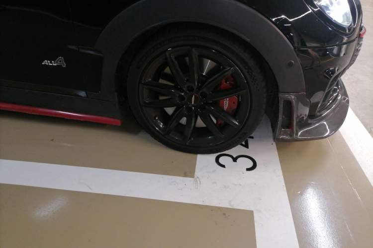Used MINI JCW CLUBMAN 2022 2.0T JOHN COOPER WORKS ALL-IN Right Front Wheel Hub