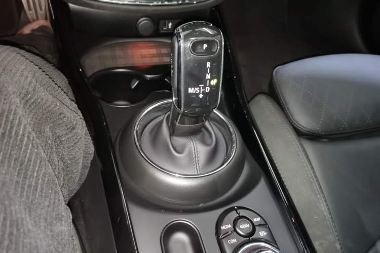 Used MINI JCW CLUBMAN 2022 2.0T JOHN COOPER WORKS ALL-IN Gear Lever