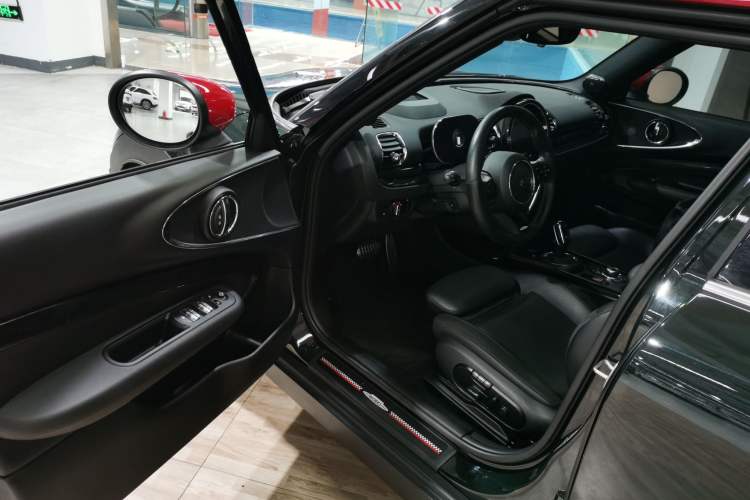 Used MINI JCW CLUBMAN 2022 2.0T JOHN COOPER WORKS ALL-IN Interior 3