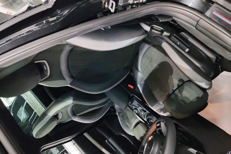 Used MINI JCW CLUBMAN 2023 2.0T JOHN COOPER WORKS ALL-IN Interior 4
