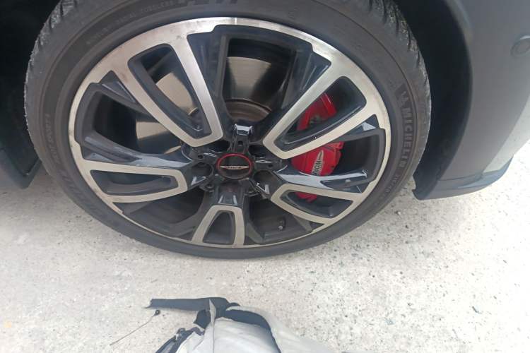 Used MINI JCW CLUBMAN 2023 Facelift 2.0T JOHN COOPER WORKS ALL-IN Right Front Wheel Hub