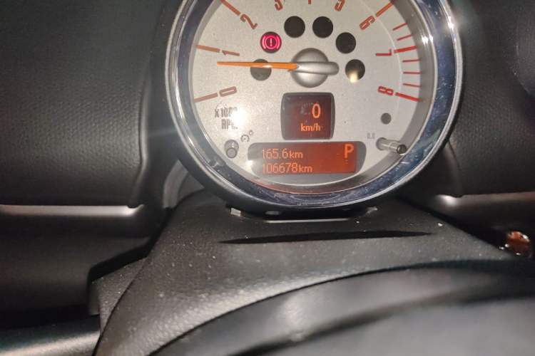 Used MINI JCW PACEMAN 2013 1.6T JOHN COOPER WORKS ALL4 Odometer Close Up