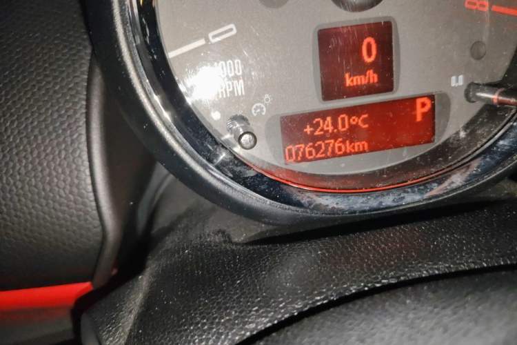 Used MINI JCW PACEMAN 2014 1.6T JOHN COOPER WORKS ALL4 Odometer Close Up