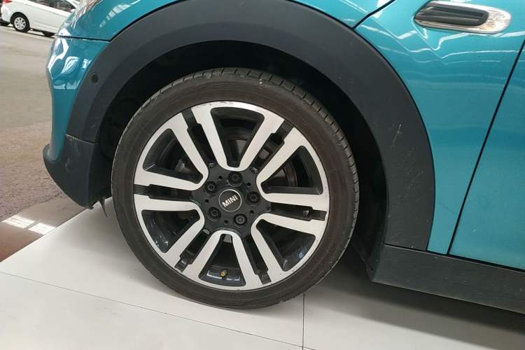 Used MINI 2018 1.5T COOPER CABRIO Artist Left Front Wheel Hub
