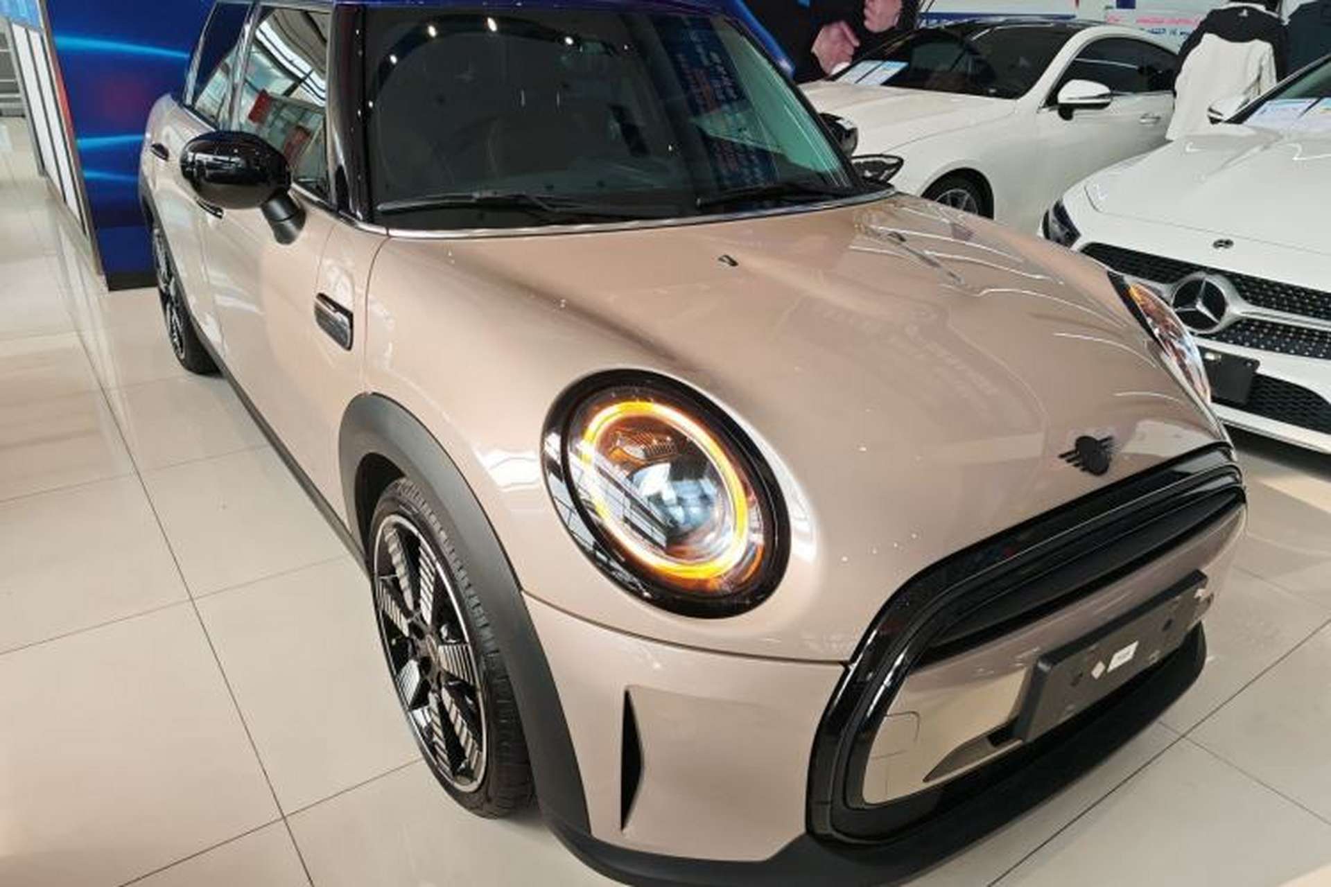 Used MINI 2022 1.5T COOPER Five-Door Edition The Coopers Commemorative Version Front Right 45 Deg