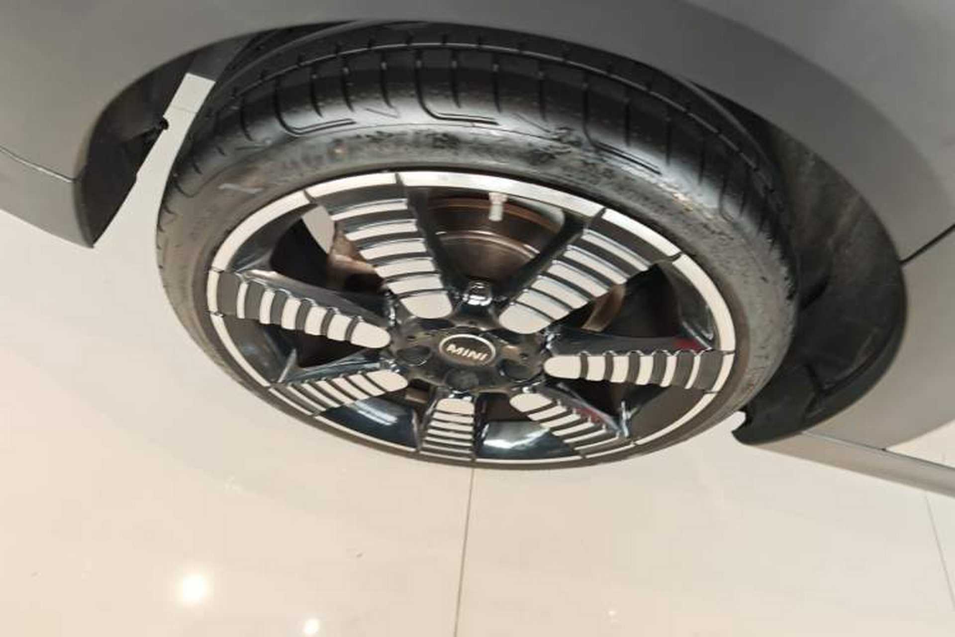 Used MINI 2022 1.5T COOPER Five-Door Edition The Coopers Commemorative Version Right Rear Wheel Hub