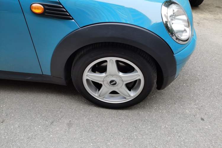 Used MINI 2007 1.6L COOPER Excitement Right Front Wheel Hub
