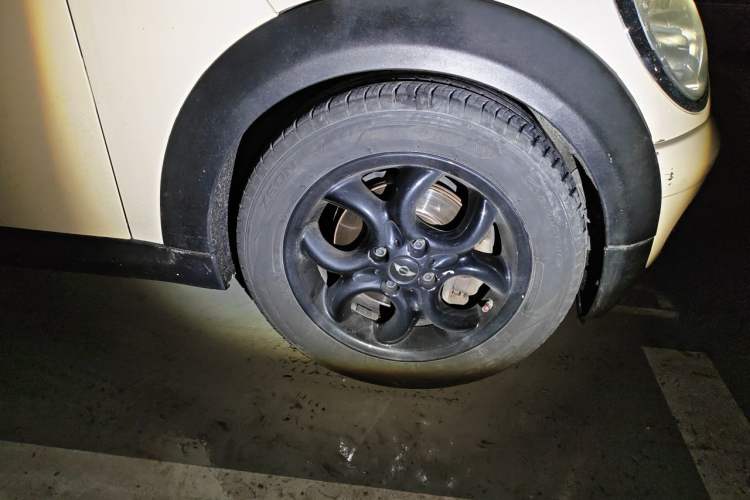 Used MINI 2007 1.6L COOPER Excitement Right Front Wheel Hub
