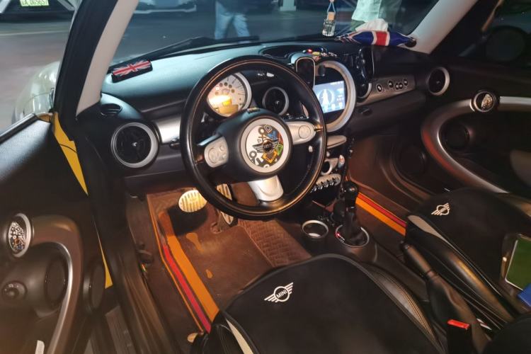 Used MINI 2007 1.6L COOPER Excitement Center Console