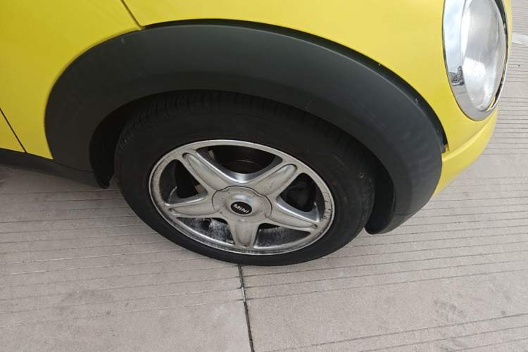 Used MINI 2007 1.6L COOPER Fun Right Front Wheel Hub