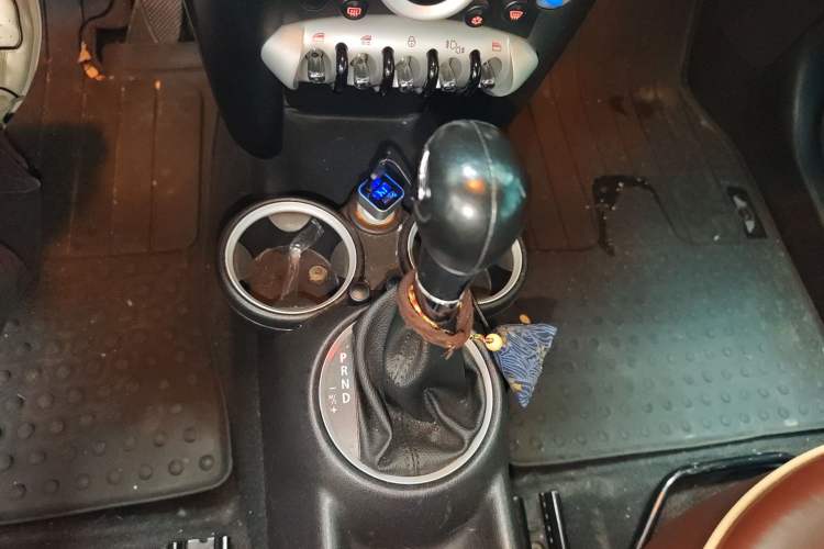 Used MINI 2009 1.6L COOPER CABRIO Gear Lever