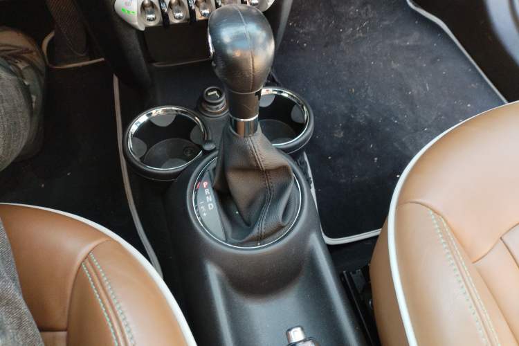 Used MINI 2010 1.6L COOPER 50 Mayfair Gear Lever
