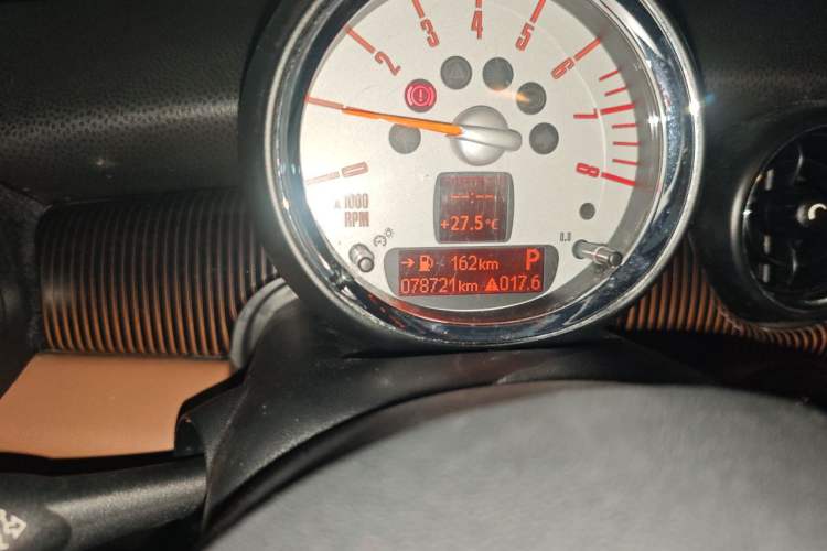 Used MINI 2010 1.6L COOPER 50 Mayfair Odometer Close Up