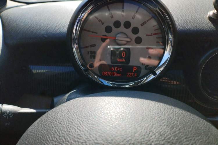 Used MINI 2010 1.6L COOPER 50 Mayfair Odometer Close Up