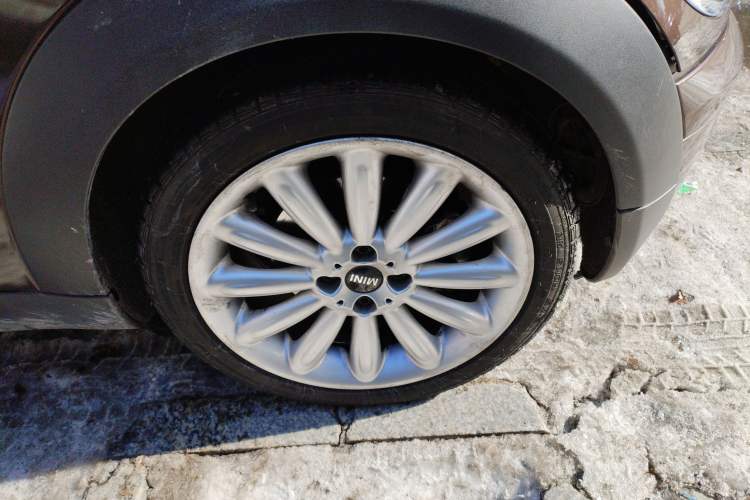 Used MINI 2010 1.6L COOPER 50 Mayfair Right Front Wheel Hub