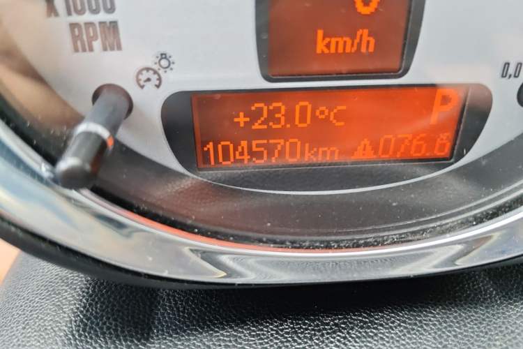 Used MINI 2010 1.6L COOPER 50 Mayfair Odometer Close Up