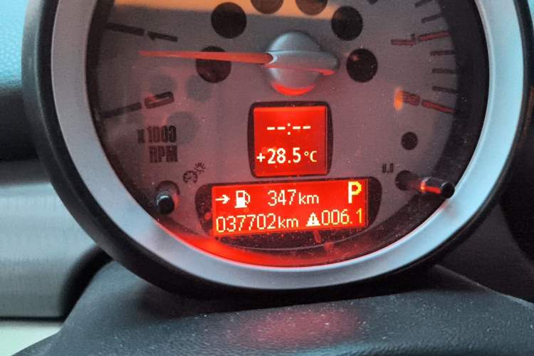 Used MINI 2010 1.6T COOPER S 50 Camden Odometer Close Up