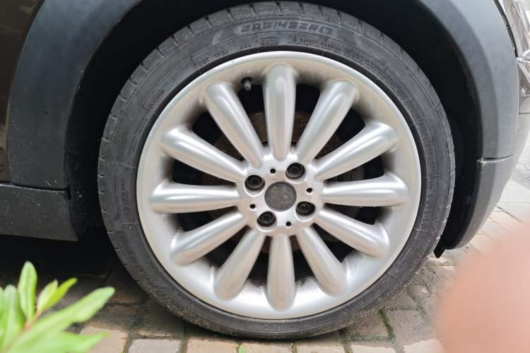Used MINI 2010 1.6L COOPER 50 Mayfair Right Front Wheel Hub