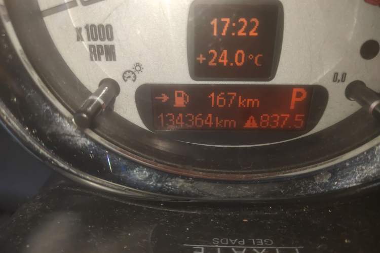Used MINI 2010 1.6L COOPER Cheer Odometer Close Up