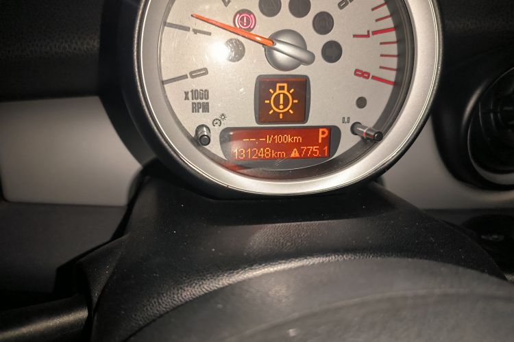 Used MINI 2010 1.6L COOPER Cheer Odometer Close Up