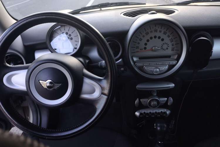 Used MINI 2010 1.6L COOPER Cheer Center Console