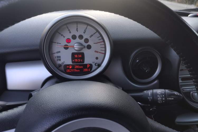 Used MINI 2010 1.6L COOPER Cheer Odometer Close Up