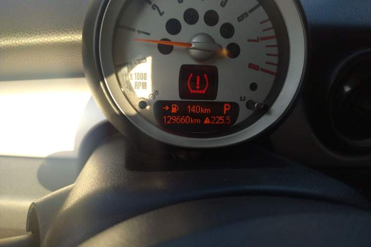 Used MINI 2010 1.6L COOPER Cheer Odometer Close Up