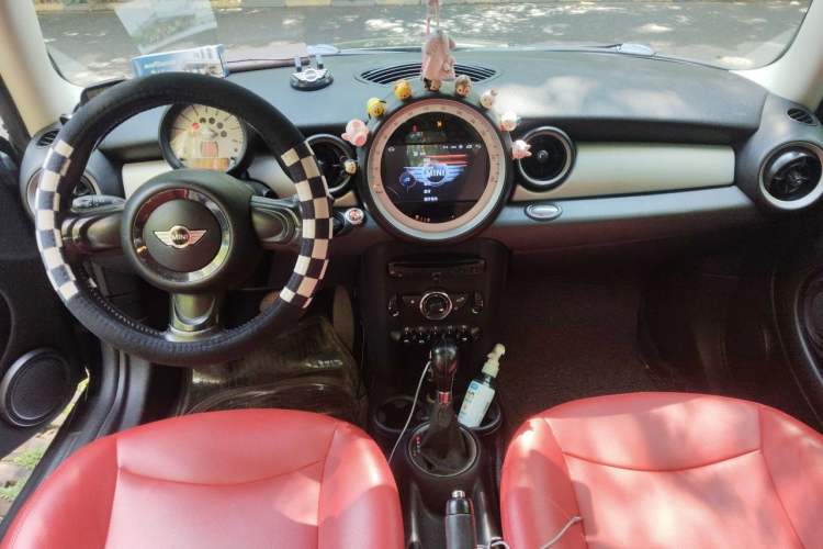 Used MINI 2011 1.6L ONE Center Console