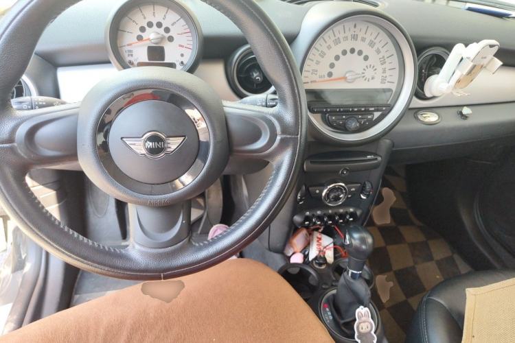 Used MINI 2011 1.6L ONE Center Console
