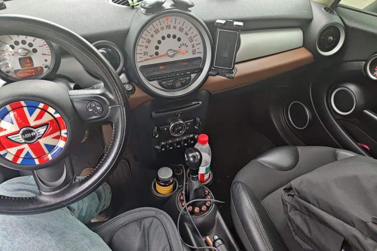 Used MINI 2011 1.6L COOPER Fun Gear Lever