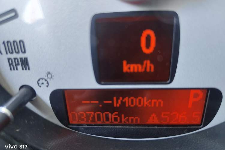 Used MINI 2011 1.6L ONE Odometer Close Up