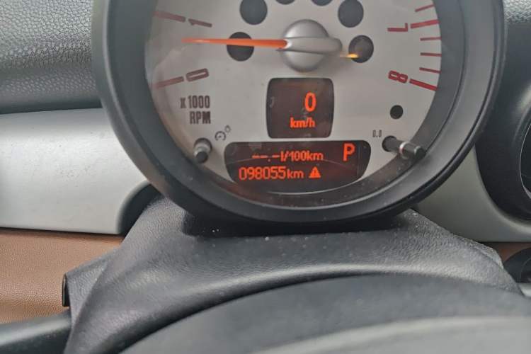 Used MINI 2011 1.6L COOPER Fun Odometer Close Up