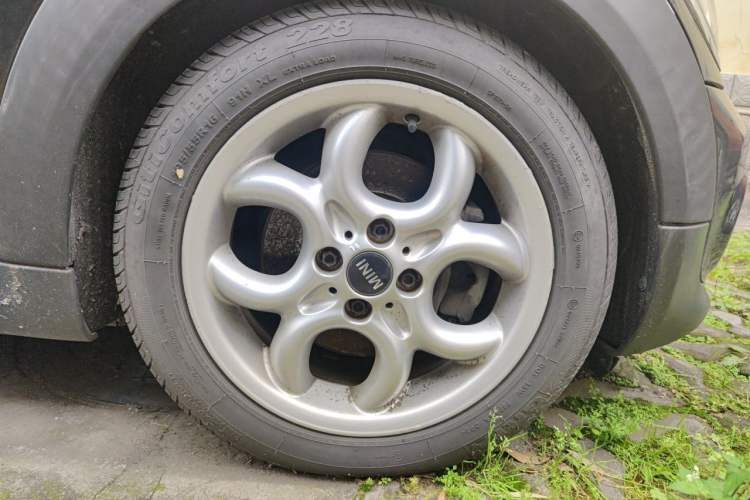 Used MINI 2011 1.6L COOPER Fun Right Front Wheel Hub