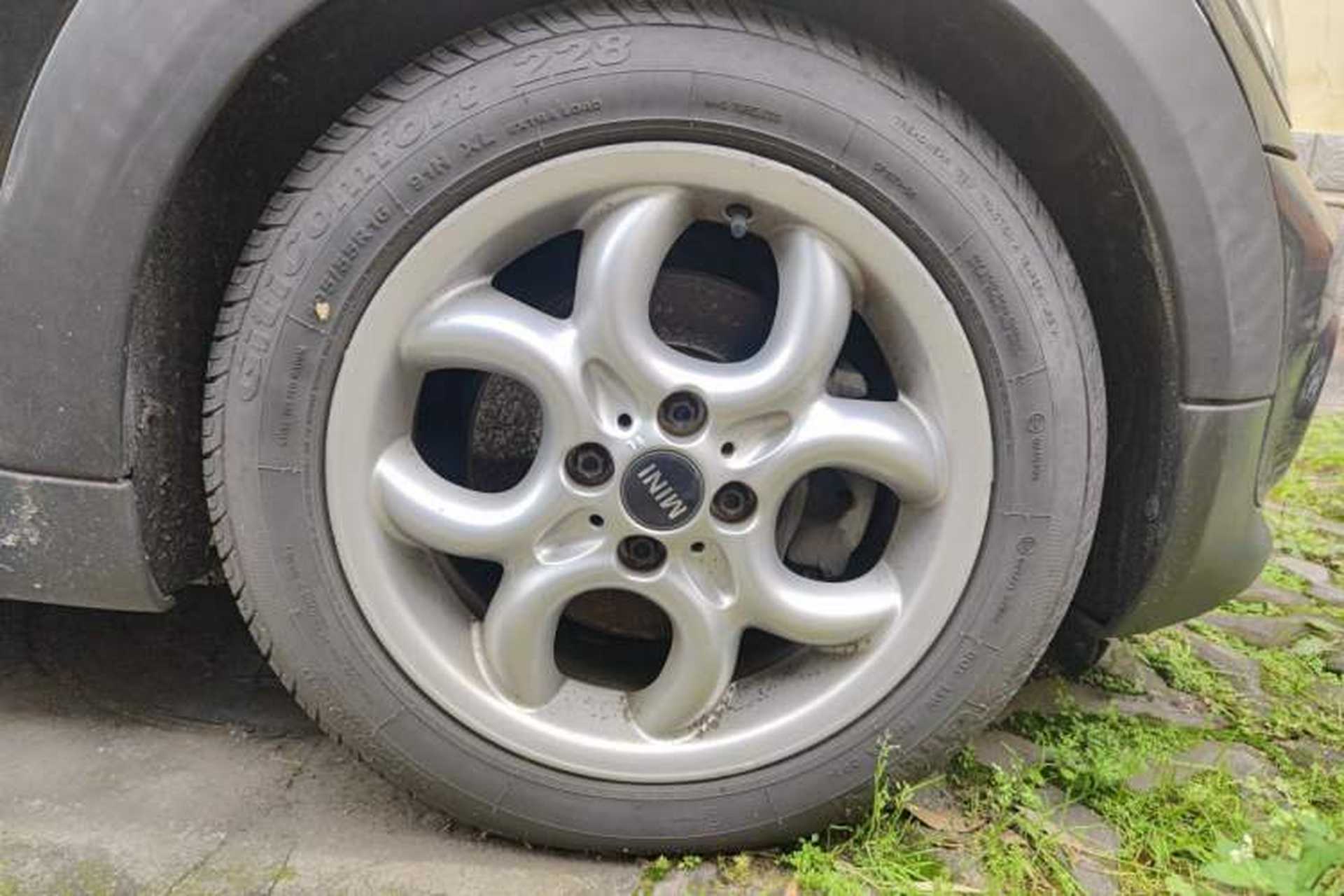Used MINI 2011 1.6L COOPER Fun Right Front Wheel Hub