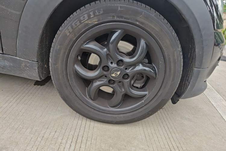 Used MINI 2011 1.6L COOPER Fun Right Front Wheel Hub