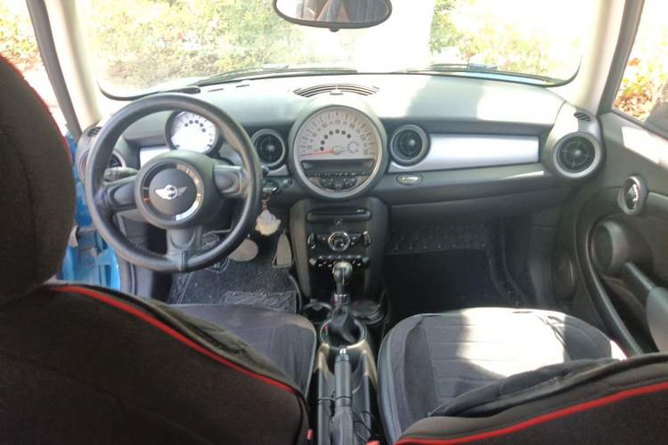 Used MINI 2011 1.6L ONE Center Console