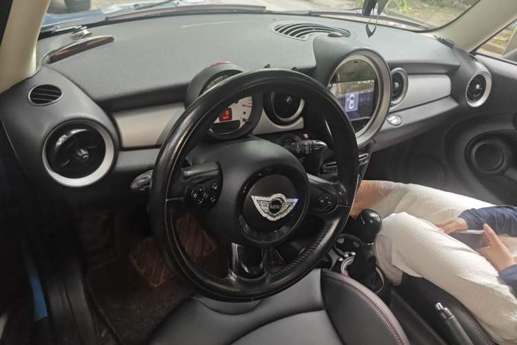 Used MINI 2011 1.6L COOPER Fun Center Console
