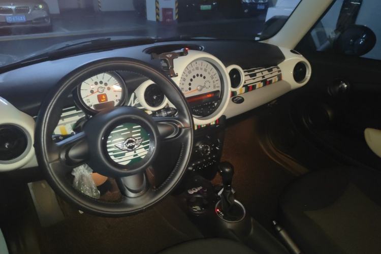 Used MINI 2011 1.6L ONE Center Console