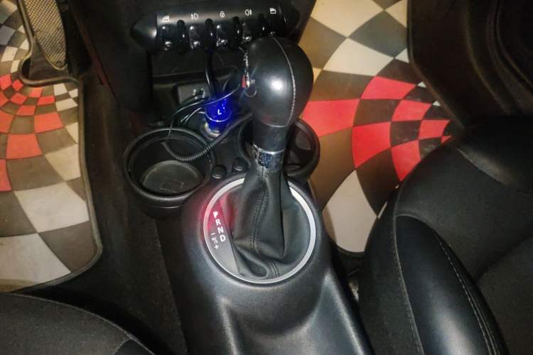 Used MINI 2011 1.6L COOPER Fun Gear Lever