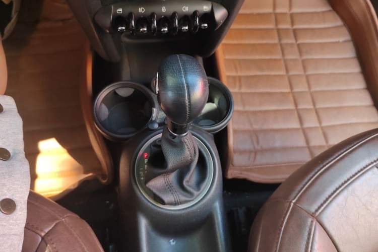 Used MINI 2011 1.6L COOPER Fun Gear Lever
