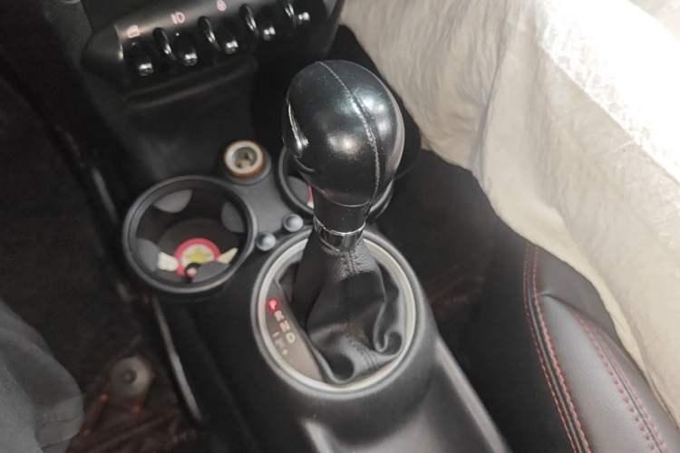 Used MINI 2011 1.6L COOPER Fun Gear Lever